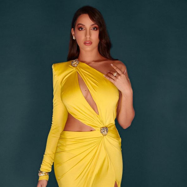 তার উপর দোহার মঞ্চে দেশের পতাকা ভুলবশত উল্টো করে তুলে ধরেছিলেন বলে তা নিয়েও বিতর্ক হয়েছে। অবশ্য তাতে ‘হৃদয়ে ভারতীয়’ বলে নিজের পরিচয় দেওয়া নোরার কিছু যায়-আসে না। শৈশব থেকেই তাঁর নামের সঙ্গে বিতর্ক ওতপ্রোত ভাবে জড়িত।