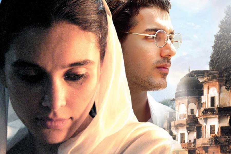 দীপা মেহতার আর একটি ছবি নিয়েও একই রকম বিতর্ক হয়েছিল। ‘ওয়াটার’। সে বারও বিক্ষোভ দেখিয়েছিল সেই শিবসেনা। ছবিটি ‘হিন্দু ধর্ম-বিরোধী’ বলে অভিযোগ করেছিল তারা। ২০০০ সালে ছবিটির শ্যুটিংয়ের সময় ভাঙচুর চালান বিক্ষোভকারীরা। ছবির সেট ভেঙে দেওয়া হয়। বাধ্য হয়ে ভারত ছেড়ে শ্রীলঙ্কায় ছবির শ্যুটিং করেন দীপা। 