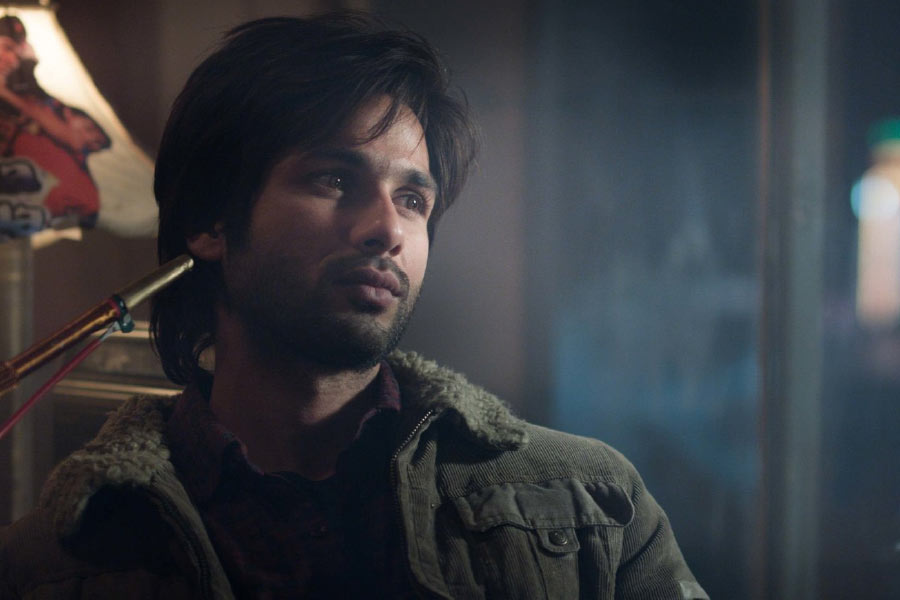 ২০১৪ সালের ২ অক্টোবর মুক্তি পায় ‘হায়দর’। বিশাল ভরদ্বাজের এই ছবি নিয়ে সমালোচনার ঝড় ওঠে সমাজমাধ্যমে। অভিযোগ করা হয়, ছবিটিতে ভারতীয় সেনাবাহিনীকে খাটো করা হয়েছে। বরং পাকিস্তানকেই বিভিন্ন ক্ষেত্রে সমর্থন করেছে ছবিটি।