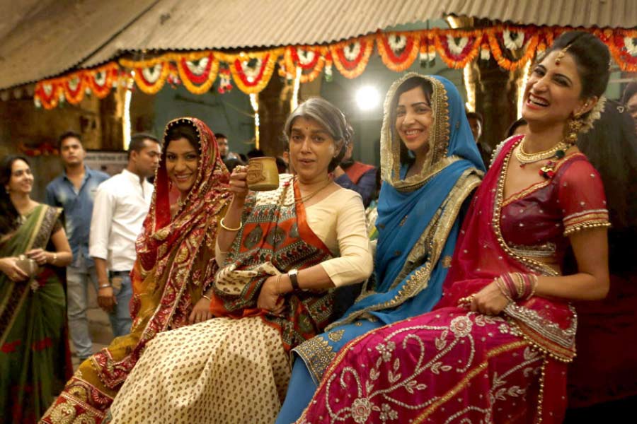 অলঙ্কৃতা শ্রীবাস্তব পরিচালিত ছবিটি হিন্দুদের ভাবাবেগে আঘাত করেছে বলেওদাবি তোলেন এক দল সমাজকর্মীও। সেন্সর বোর্ড (সিবিএফসি) ছবিটিকে শংসাপত্র দিতে অস্বীকার করে। 