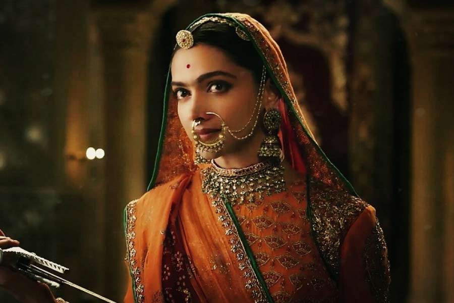 পরে বিবৃতি দিয়ে সঞ্জয় জানান, ছবির বিষয় নিয়ে যথেষ্ট গবেষণার পরই তা তৈরি করা হয়েছে। ইতিহাস বিকৃত করা হয়নি। ‘‘কারও ভাবাবেগে আঘাত করতে চাইনি।’’ এর পরেই সঞ্জয় বলেন, ‘‘আমি ঠিক রয়েছি। এ দেশে মাঝেমধ্যে ছবি তৈরি করতে গেলে এ ধরনের অপমান সহ্য করতে হয়।’’