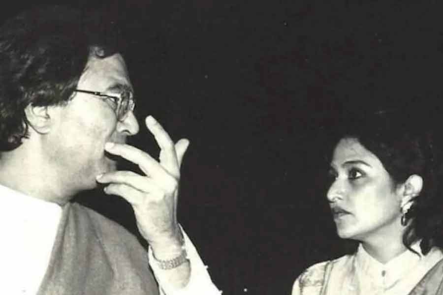  রাজেশকে কেন বিয়ে করেননি সেই প্রসঙ্গে জিজ্ঞাসা করলে অঞ্জু সাক্ষাৎকারে জানান, রাজেশ নাকি কখনই অঞ্জুর কেরিয়ার নিয়ে ভাবতেন না। অঞ্জু অভিনয় করতে চাইলে বাধা দিতেন রাজেশ। অভিনেতা সব সময় চাইতেন, অঞ্জু যেন তাঁর সঙ্গে অনুরাগীদের মতো ব্যবহার করেন। এক জন অনুরাগী যেমন দেখা হলেই তাঁকে প্রশংসায় ভরিয়ে রাখতেন, সে রকম ব্যবহার তাঁর কাছেও আশা করতেন রাজেশ বলে দাবি অঞ্জুর।