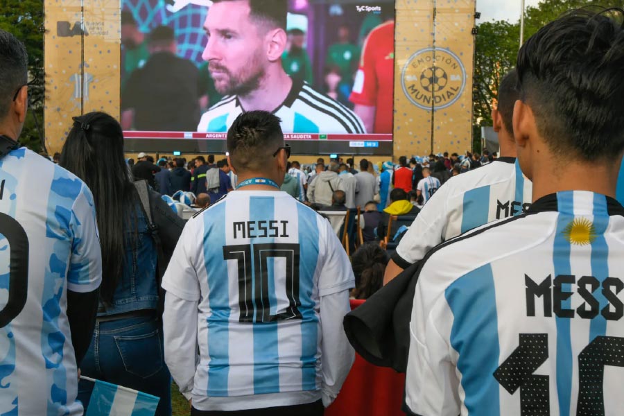 এ ছাড়াও দলের অন্য খেলোয়াড়, প্রতিপক্ষ দলের খেলোয়াড়, কোচ, দলের অখেলোয়াড় কর্মী, কর্পোরেট স্পনসর এবং স্বেচ্ছাসেবী সংস্থার মধ্যে বিলিয়ে দেওয়া হয়।