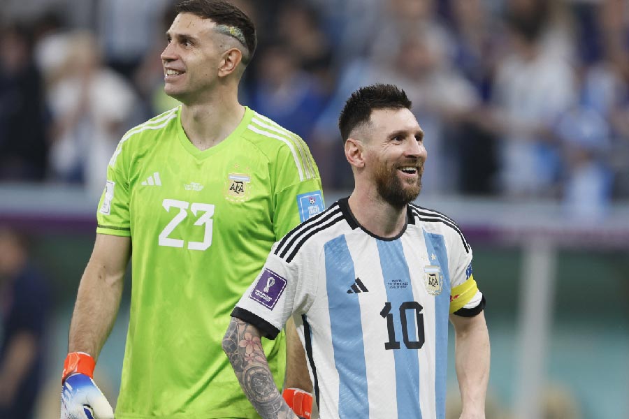 মার্তিনেস জানিয়েছেন, তিনি নিজে মেসির বড় ভক্ত। মেসির পরা জার্সি নিজের কাছে রাখতে পেরে তিনি গর্বিত বলেও মার্তিনেস জানিয়েছেন।