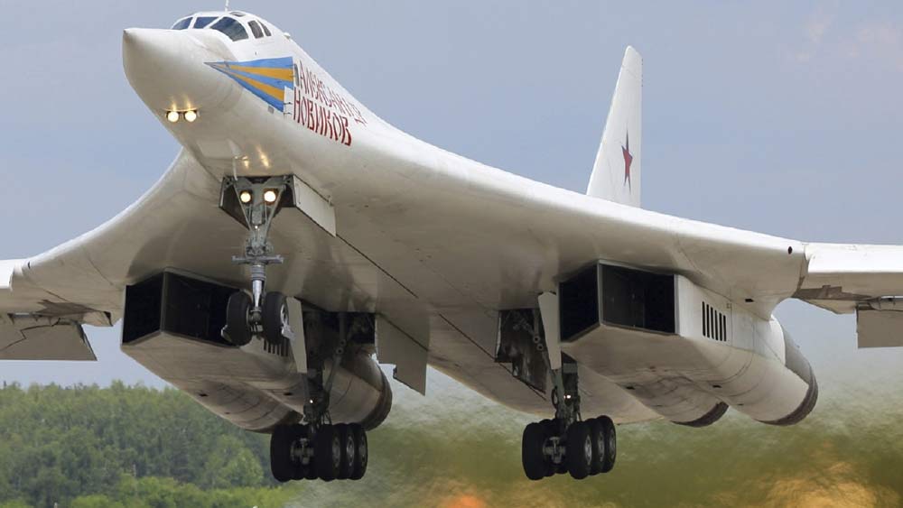 টিইউ-১৬০এম-এর পূর্ববর্তী সংস্করণ টিইউ-১৬০ সোভিয়েত ইউনিয়ন জমানায় কাজ শুরু করেছিল। এই সিরিজ়ের মোট ৩৯টি বোমারু বিমান বানিয়েছিল ‘কাজ়ান এয়ারক্র্যাফ্‌ট প্রোডাকশন অ্যাসোসিয়েশন’।