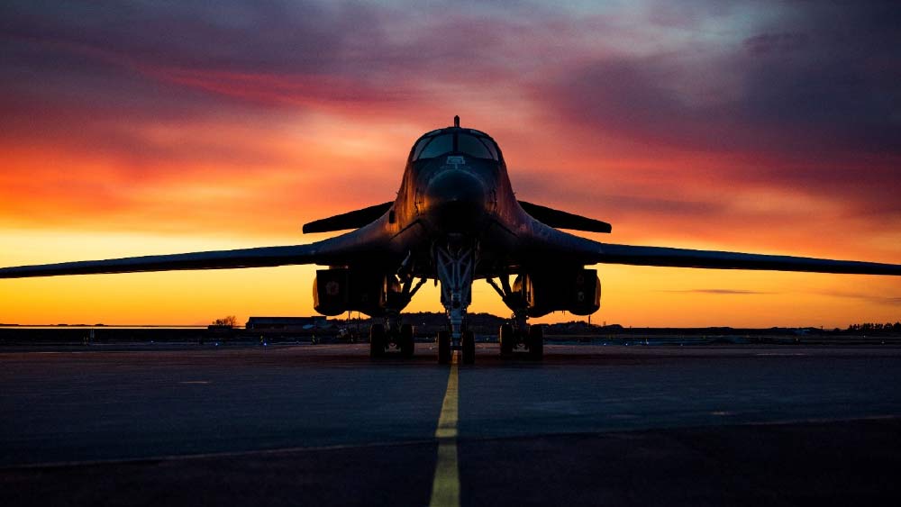 ঘণ্টায় সর্বোচ্চ ২২০০ কিলোমিটার বেগে উড়ে টিইউ-১৬০ সাড়ে ৭ হাজার কিলোমিটার এলাকা জুড়ে ‘কার্পেট বম্বিং’ করতে পারে। ধ্বংস করতে পারে গোটা একটি শহর।