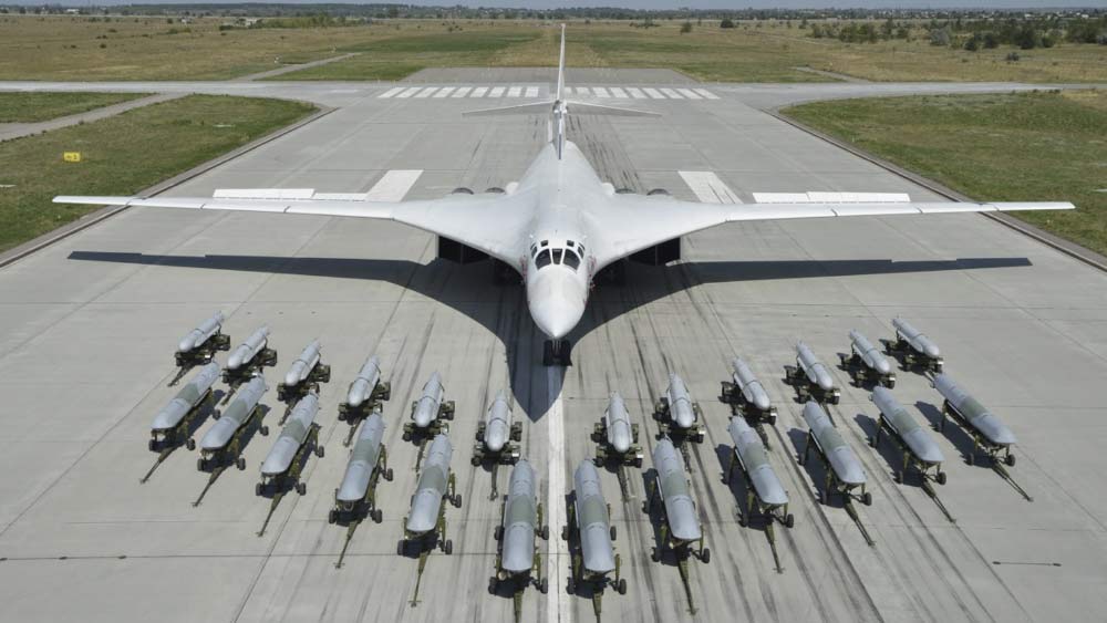 বর্তমানে ভারত-সহ বহু দেশের বিমানবাহিনী ফাইটার বা বম্বারের বদলে বহুমুখী ব্যবহারযোগ্য বিমান (মাল্টিরোল কমব্যাট এয়ারক্র্যাফ্‌ট) ব্যবহার করে। রাফাল তেমনই একটি বিমান।