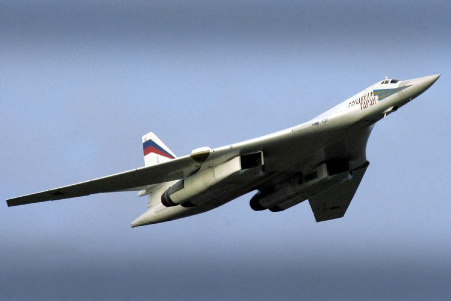 পরমাণু অস্ত্র বহনে সক্ষম টিইউ-১৬০এম অবশ্য এখনও কোনও দেশকে বিক্রির প্রস্তাব দেয়নি মস্কো। এই বিমানের মূল অস্ত্র ২,০০০ কিলোমিটার পাল্লার কেএইচ-৪৭এম২ কিঞ্ঝল পরমাণু ক্ষেপণাস্ত্র।