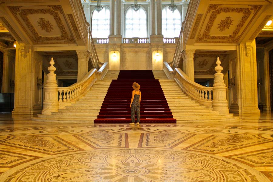 ওই ভবনের বিস্তৃতি প্রায় ৩ লক্ষ ৬৫ হাজার বর্গমিটার (৩৯ লক্ষ ৩০ হাজার বর্গফুট)।