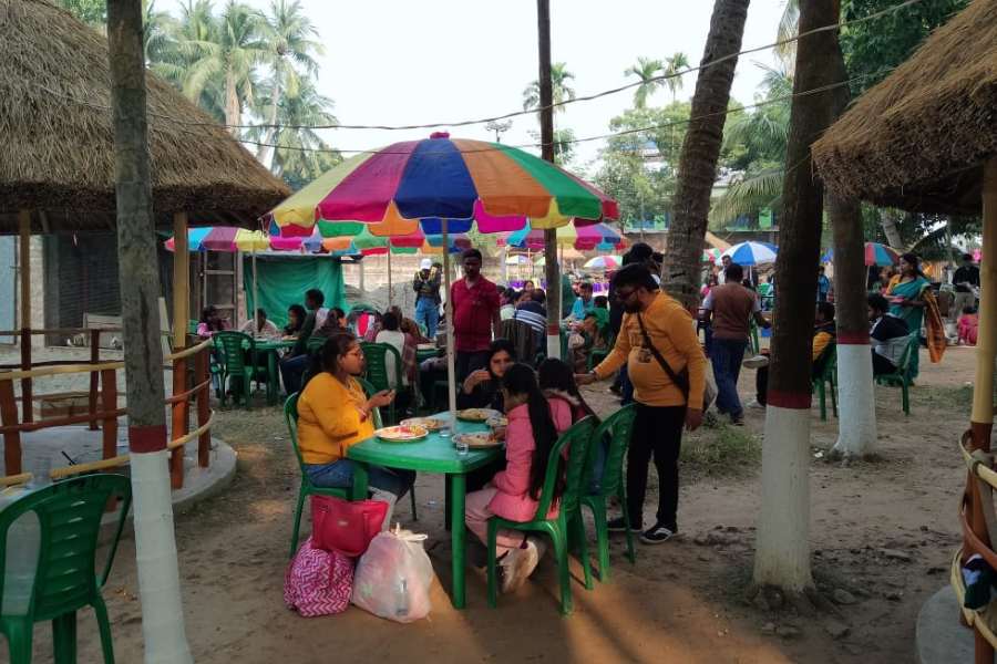 আপনার পছন্দের তালিকায় থাকতে পারে টাকি রাজবাড়ি পিকনিক স্পট। 