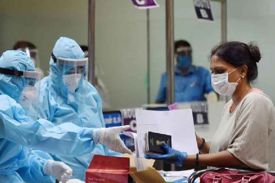 চিনের করোনা উপরূপের খোঁজ মিলতেই সতর্কতা, বিমানবন্দরগুলিতে শুরু হচ্ছে করোনা পরীক্ষা