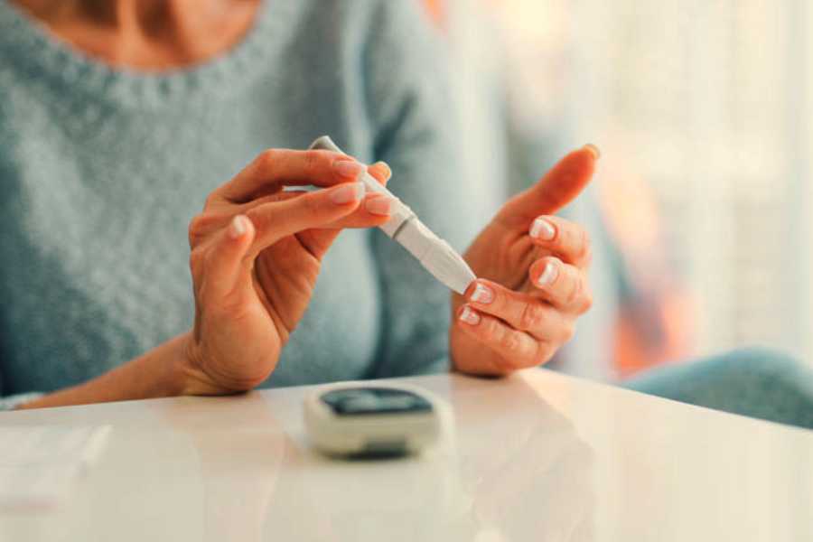 ডায়াবিটিসের চিকিৎসার সঙ্গে নিয়মিত চোখের পরীক্ষা করাও জরুরি।