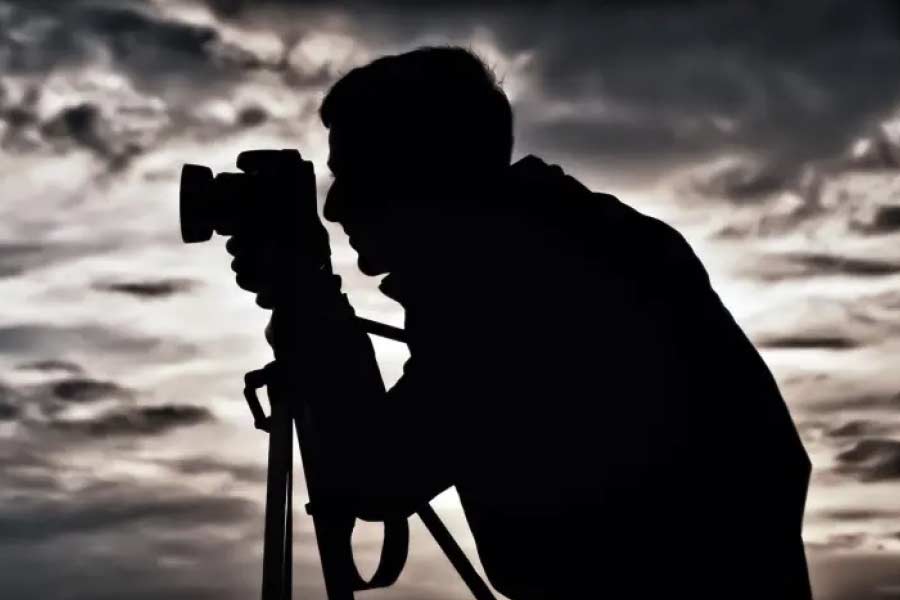 সেই সাজানো দাবার ছকের কাছে বসেই নিজেদের ক্যামেরাবন্দি করেন দুই ফুটবল তারকা।