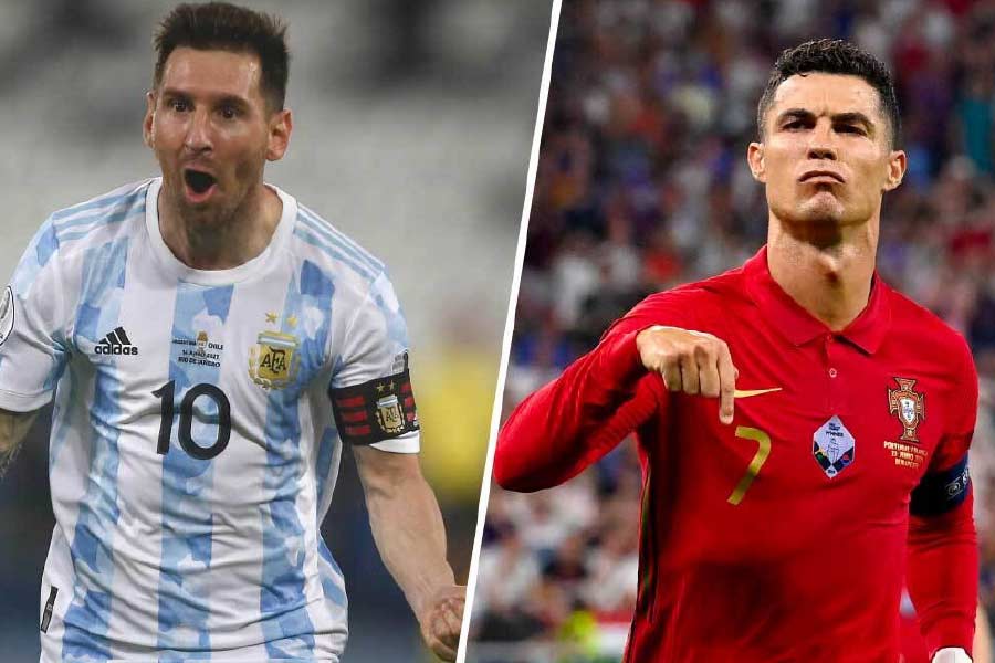 তবে মেসি এবং রোনাল্ডো একসঙ্গে এই ছবি তোলেননি। মেসি এবং রোনাল্ডোকে আলাদা আলাদা ডেকে তাঁদের ছবি তোলা হয়েছিল। পরে সম্পাদনা করে সেই ছবি জুড়ে দেওয়া হয়।