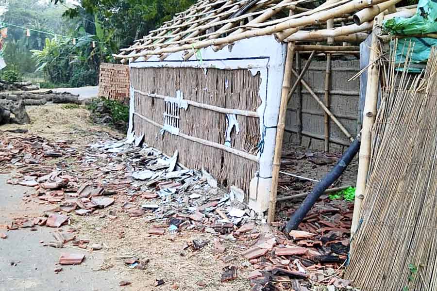 উত্তর বরোজে পাল্টা তৃণমূলের দলীয় কার্যালয় ভাঙচুরের অভিযোগ উঠেছে বিজেপি কর্মীদের বিরুদ্ধে। নিজস্ব চিত্র