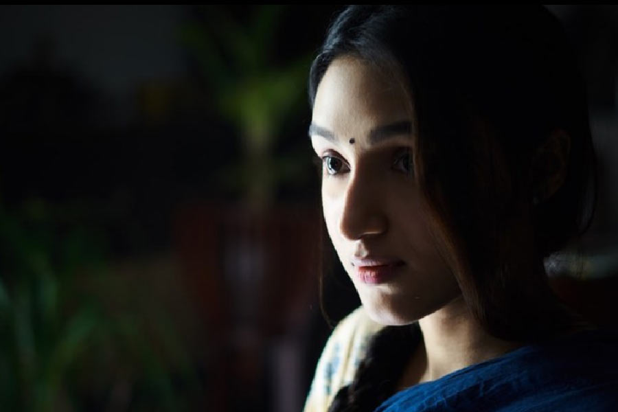 অভিনয় জগতে আসতে চলেছেন বলে সম্প্রতি নিজের পুরনো ইনস্টাগ্রাম অ্যাকাউন্ট ‘পাবলিক’ করে দিয়েছেন তনিশা। কেরিয়ারে হাতেখড়ি হয়েছে বলেই হয়তো সমাজমাধ্যমে নিজের অনুরাগী মহল তৈরি করতে চাইছেন রাজকুমার-কন্যা।