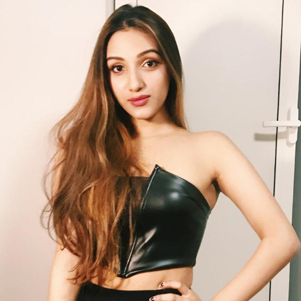 তনিশাকে ইনস্টাগ্রামে স্বাগত জানিয়েছেন জাহ্নবী কপূর। তনিশার উদ্দেশে অভিনেত্রী লিখেছিলেন, ‘‘আমার প্রিয় বান্ধবী, আমার জীবনের প্রিয় মানুষ। আমার পরিচিতদের মধ্যে সবচেয়ে বেশি মজা করতে ভালবাসে এই মেয়েটি। জীবনে এক নতুন এবং বিশেষ যাত্রা শুরু করতে চলেছে ও। সকলে ওকে প্রচুর ভালবাসা এবং শুভেচ্ছা দেবেন। নতুন কিছু আসতে চলেছে।’’