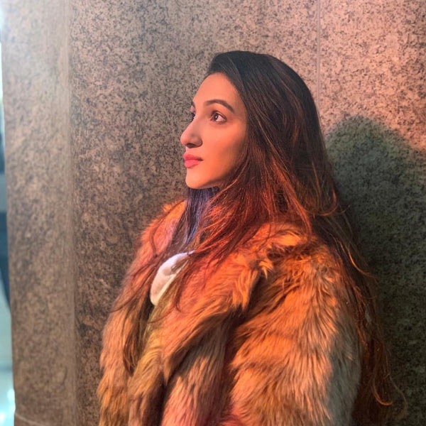 পরিচালক শরন শর্মা শুভেচ্ছাবার্তা জানিয়ে বলেছেন, ‘‘তোমার কাজ দেখার জন্য অপেক্ষা করছি।’’ অভিনেতা বর্ধন পুরী জানিয়েছেন, তনিশা যে নতুন ছবিতে কাজ করেছেন, তার কয়েকটি ঝলক দেখেছেন তিনি। অভিনেতা বলেন, ‘‘তোমার বাবার সৌজন্যেই তোমার অভিনয় দেখার সুযোগ হয়েছে। নতুন ছবিতে তুমি দুর্দান্ত কাজ করেছ।’’