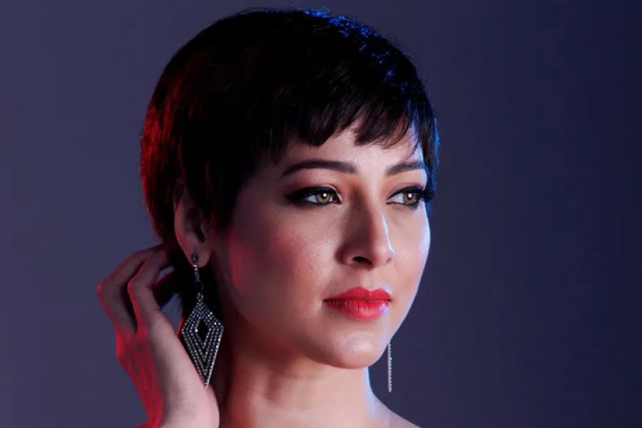 নায়িকার পেশায় থাকলে কি হরদম কুপ্রস্তাব আসে? ‘মিটু’ আন্দোলন চলাকালীন এ রকম বহু ঘটনা প্রকাশ্যে এসেছে। এর সঙ্গে নাম জড়িয়েছে ইন্ডাস্ট্রির নামকরা তারকাদেরও। সম্প্রতি এই প্রসঙ্গে মুখ খুললেন তেজস্বিনী পণ্ডিত। এক সাক্ষাৎকারে নিজের জীবনের তিক্ত অভিজ্ঞতা নিয়ে সরব হয়েছেন অভিনেত্রী।