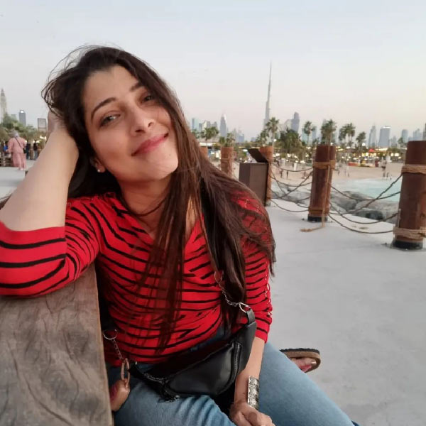 বাড়িওয়ালাকে মাসিক ভাড়া দিতে গিয়েছিলেন তেজস্বিনী। কিন্তু নায়িকাকে দেখার পর কুপ্রস্তাব দেন তাঁর বাড়িওয়ালা। তেজস্বিনীর কাছে বাড়ি ভাড়া চান না। বরং তাঁর সঙ্গে শারীরিক ভাবে ঘনিষ্ঠ হওয়ার ইচ্ছাপ্রকাশ করেন ওই বাড়িওয়ালা।