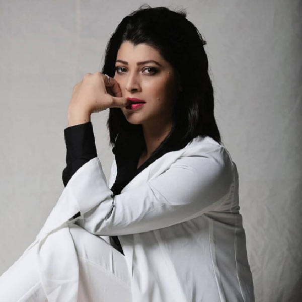 কেরিয়ারে সাফল্যের পাশাপাশি নিজের ব্যক্তিগত জীবনেও সুখী ছিলেন তেজস্বিনী। ২০১২ সালে তাঁর বহু দিনের প্রেমিক ভূষণ বোপচেকে বিয়ে করেন তিনি।