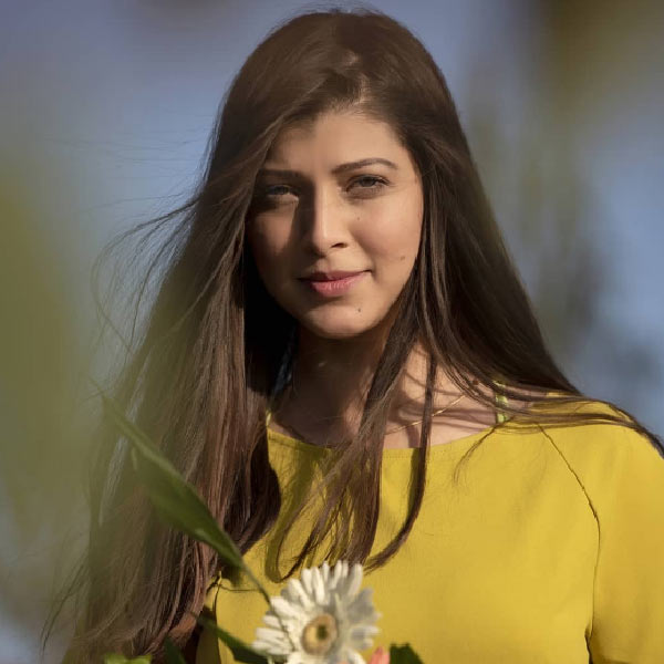 বর্তমানে মরাঠি ইন্ডাস্ট্রিতে নিজের জায়গা করে নিয়েছেন তেজস্বিনী। ছবিপ্রতি ১০ থেকে ১২ লক্ষ টাকা উপার্জন করেন তিনি। 