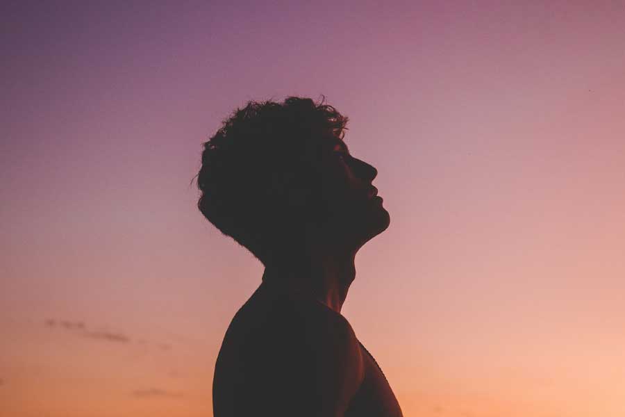 লোকটির চেহারা দেখে তাঁকে ‘বডিবিল্ডার’ বলে ভেবেছিল পুলিশ। তাই বাশী এবং তার পার্শ্ববর্তী এলাকা কোপারখৈরানের সমস্ত জিমখানায় তল্লাশি চালায় তারা।