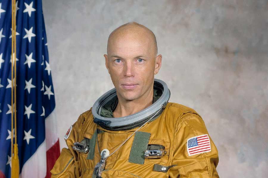 মহাকাশচারীর নাম ফ্র্যাঙ্কলিন স্টোরি মাসগ্রেভ। সেই স্টোরির ‘গল্প’ নিয়েই শোরগোল পড়ে গিয়েছিল একসময়।