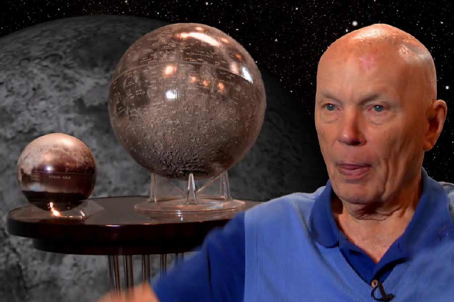 মাসগ্রেভ যে সে লোক নন। তিনি এক জন চিকিৎসক। আবার পেশায় এক জন মহাকাশচারী।  শারীরতত্ত্ব এবং জীবপদার্থবিদ্যায় স্নাতকোত্তর ডিগ্রিও রয়েছে তাঁর।