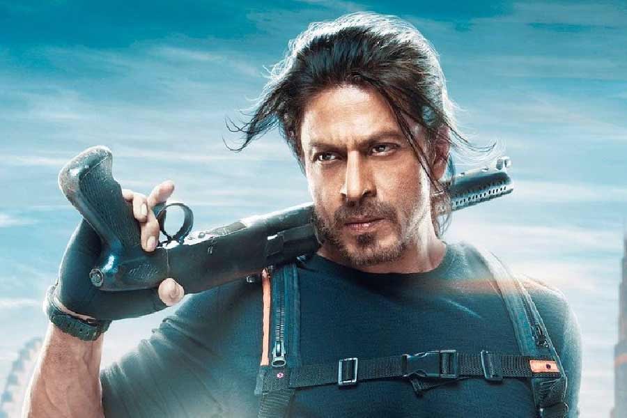 ২০১৮ সালে ‘জ়িরো’ ছবিতে শেষ বার শাহরুখ খানকে মুখ্যচরিত্রে অভিনয় করতে দেখা গিয়েছিল। তার পর অভিনেতাকে বড় পর্দায় দেখা গেলেও তা শুধুমাত্র ক্যামিয়ো চরিত্রে। ৪ বছর পর ‘পাঠান’ ছবির মাধ্যমে ‘কামব্যাক’ করছেন তিনি। 