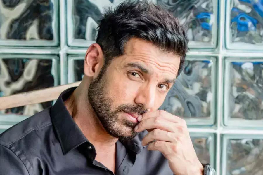 ‘পাঠান’ ছবিতে অভিনয় করেছেন জন আব্রাহাম। এই ছবিতে অন্যতম প্রধান চরিত্রে দেখা যাবে তাঁকে। পারিশ্রমিকের দিক দিয়ে বিচার করলে দীপিকার থেকে বেশি উপার্জন করেছেন তিনি।