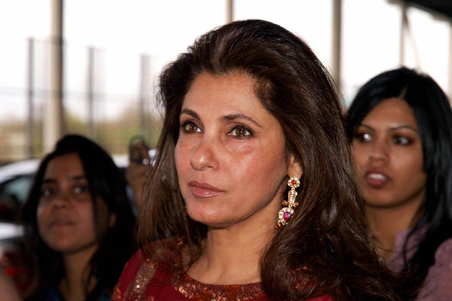 আশুতোষ রানার পাশাপাশি এই ছবিতে পার্শ্বচরিত্রে অভিনয় করেছেন ডিম্পল কাপাডিয়াও। 