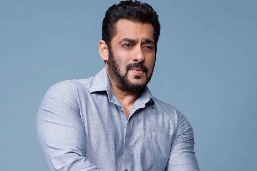 বলিপাড়ার কানাঘুষো শোনা গিয়েছে, এই ছবিতে কাজ করার জন্য কোনও টাকা নেননি সলমন। বিনা পারিশ্রমিকে অভিনয় করেছেন তিনি।