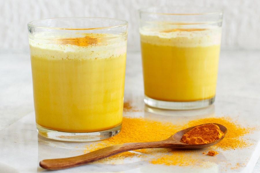 নিয়ম করে হলুদ-দুধ খেলে অনিদ্রার সমস্যা দূর হবে দ্রুত।