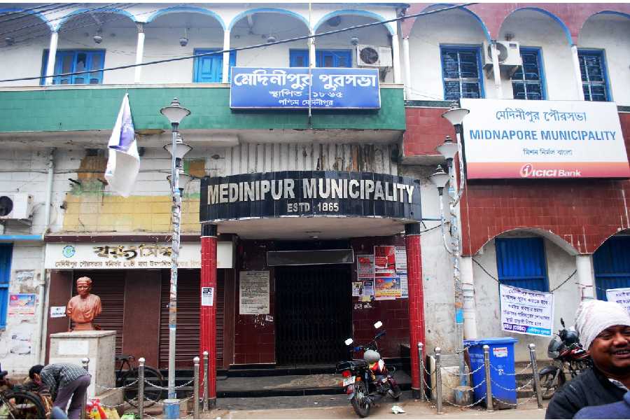 a group of councilors complaint against chairman of Medinipur Municipality to TMC state leaders dgtld