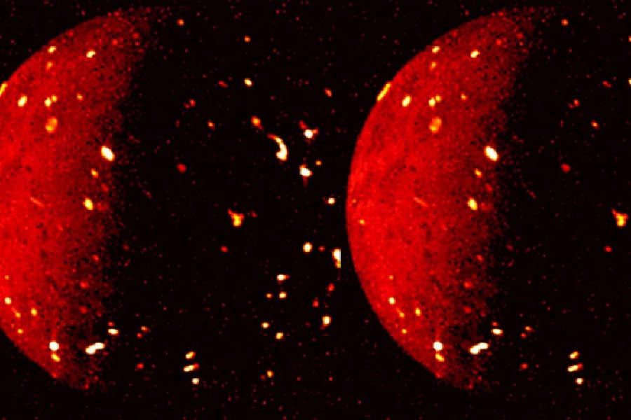 সূর্য থেকে তার নিকটতম গ্রহ বুধের যা দূরত্ব, কেপলার-১৬৫৮বি এবং তার সূর্যের মধ্যেকার দূরত্ব তার চেয়ে ৮ গুণ কম। নক্ষত্রটিকে প্রদক্ষিণ করতে কেপলার-১৬৫৮বি ৩ দিনেরও কম সময় নেয়।