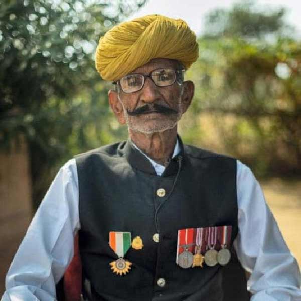 রাঠৌরকে পর্দায় জীবন্ত করে তুলেছিলেন অভিনেতা সুনীল শেট্টি। ছবির প্রয়োজনে কিছু জিনিস অদলবদল করা হয়েছিল ঠিকই, তবে রুপোলি পর্দায় সুনীলই হয়েছিলেন রাঠৌর। 