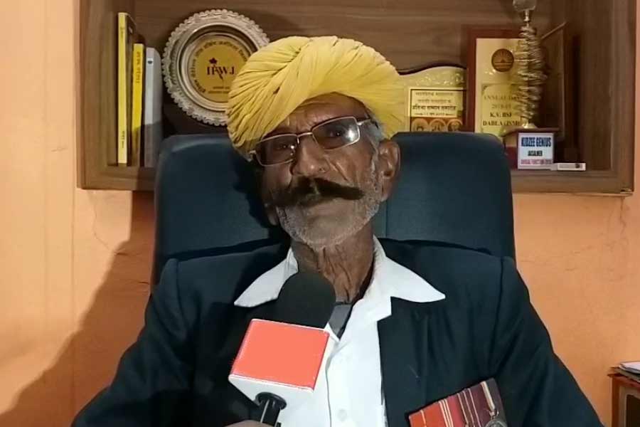 প্রাক্তন বীর সৈনিকের প্রয়াণে শোকপ্রকাশ করেছেন সুনীল। টুইটারে তিনি লিখেছেন, ‘‘ওঁর আত্মার শান্তি কামনা করি। পরিবারের প্রতি সমবেদনা।’’