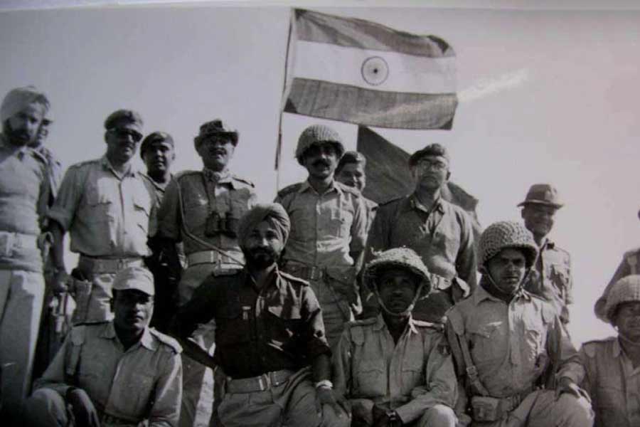 ভৈরোঁর পুত্র সাওয়াই সিংহ এক ইংরাজি দৈনিককে বলেছেন, ‘‘বর্ডার দেখে আমার বাবা প্রায়ই আক্ষেপ করতেন যে, ওঁর চরিত্রটিকে ছবিতে হত্যা করা হয়েছে।’’ এর পরই তিনি বলেন, ‘‘ওঁর শেষ ইচ্ছা ছিল সুনীল শেট্টির সঙ্গে দেখা করার। আমরা অনেক চেষ্টাও করেছিলাম। কিন্তু ইচ্ছাপূরণ হল না।’’