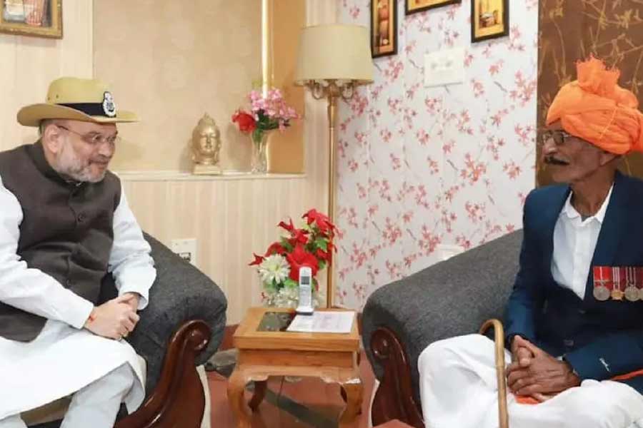 ভারতীয় সিনেমার ইতিহাসে দেশপ্রেমের ছবি হিসাবে অন্যতম ‘বর্ডার’। এখনও সুনীলের চরিত্র হৃদয় জুড়ে রয়েছে ভারতবাসীর মধ্যে। ১৯৭১ সালে লোঙ্গেওয়ালায় যুদ্ধে যে সব বীর সৈনিক লড়াই করেছিলেন, তাঁদের প্রতি শ্রদ্ধা জানাতেই এই ছবি তৈরি করেছিলেন পরিচালক। 