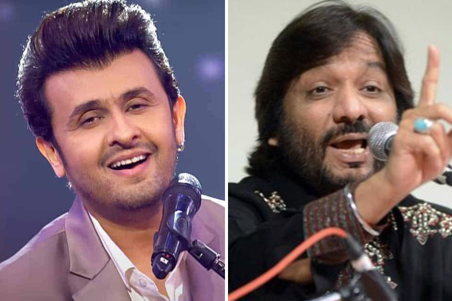 তিনটি জাতীয় পুরস্কার জিতেছিল এই ছবি। সোনু নিগম ও রূপ কুমার রাঠৌরের গলায় ‘সন্দেশ আতে হ্যায়’ বিপুল জনপ্রিয়তা পেয়েছে। 