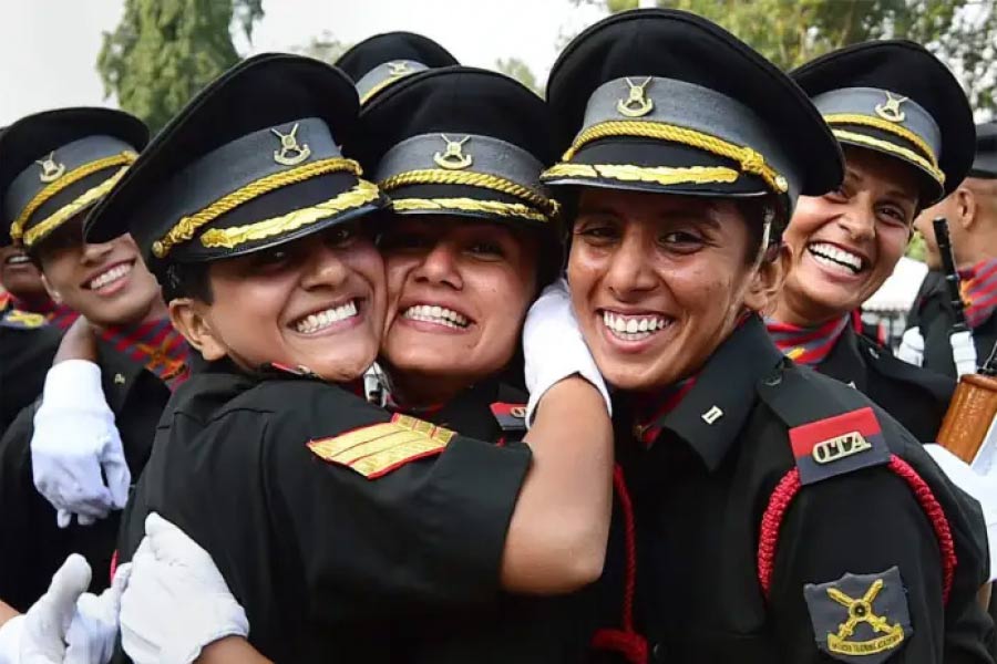 এনডিএ-র চলতি বছরের পরীক্ষায় পুরুষ ও মহিলা মিলিয়ে মোট ৪০০টি আসন ছিল। যেখানে মহিলাদের জন্য ১৯টি আসন ছিল এবং ফাইটার পাইলটদের জন্য ছিল মাত্র দু’টি আসন। সানিয়া নিজের যোগ্যতায় এর একটিতে জায়গা করে নিয়েছেন। এই সাফল্যে খুশি তাঁর বাবা-মা এবং স্কুলের দিদিমণিরাও।