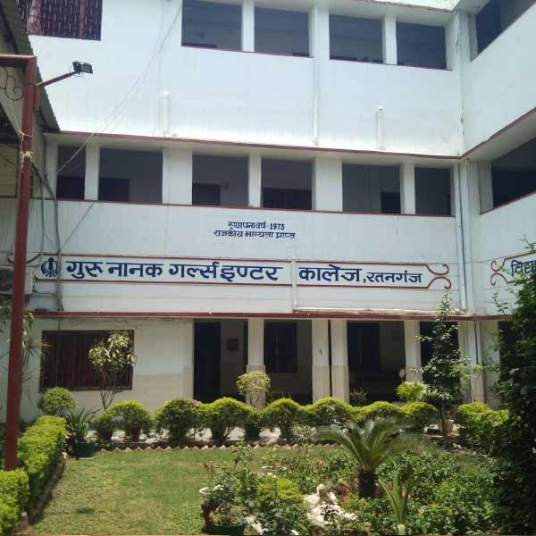 এর পর উচ্চশিক্ষার জন্য তিনি মির্জাপুর শহরের গুরু নানক গার্লস ইন্টার কলেজে ভর্তি হন বলে হিন্দি দৈনিক ‘অমর উজালা’র একটি প্রতিবেদনে উল্লেখ করা হয়েছে।