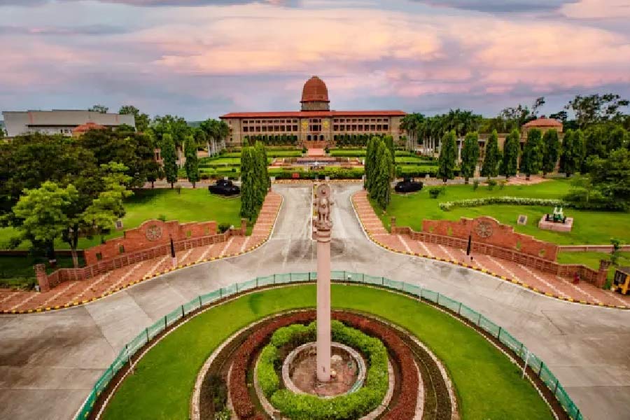 চলতি বছরের এপ্রিল মাসে সানিয়া এনডিএ পরীক্ষায় বসেছিলেন এবং ১৪৯তম র‌্যাঙ্ক করেন।