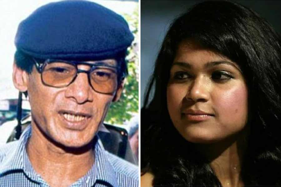‘বিকিনি কিলার’-এর পাশাপাশি চর্চায় উঠে এসেছে তাঁর দ্বিতীয় স্ত্রী নিহিতাও। শোভরাজ ও নিহিতার প্রেমকাহিনি নতুন করে আলোচিত হচ্ছে। যে মানুষটি একের পর এক হত্যাকাণ্ড করেছেন, তাঁকেই কিনা বিয়ে!
