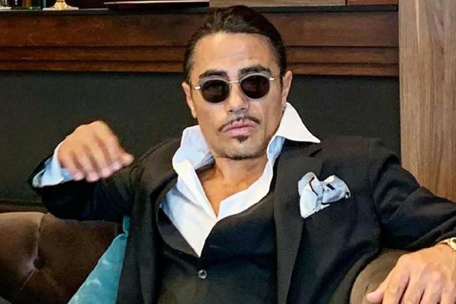 ওই বিলেই একটি স্টেকের দাম নেওয়া হয়েছিল ৬৩০ পাউন্ড। ভারতীয় মুদ্রায় ৬২ হাজার ৮৬৮ টাকা প্রায়। সোনার পাতে মোড়ানো ছিল সেই স্টেক। 