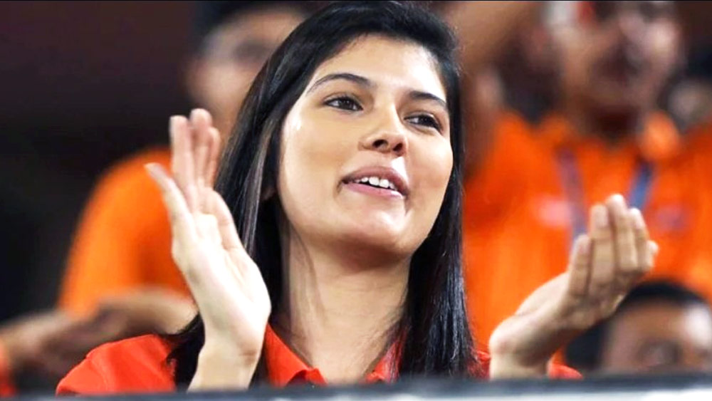 কে কাব্য মরান? ঠিক এই প্রশ্নের জবাব খুঁজতেই ইন্টারনেট তোলপাড় করলেন নেটদুনিয়ার অনেকে। খোঁজ চলল গুগলে।