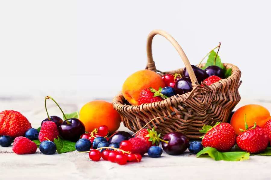 ত্বকের যত্ন নেবে মরসুমি ফল।