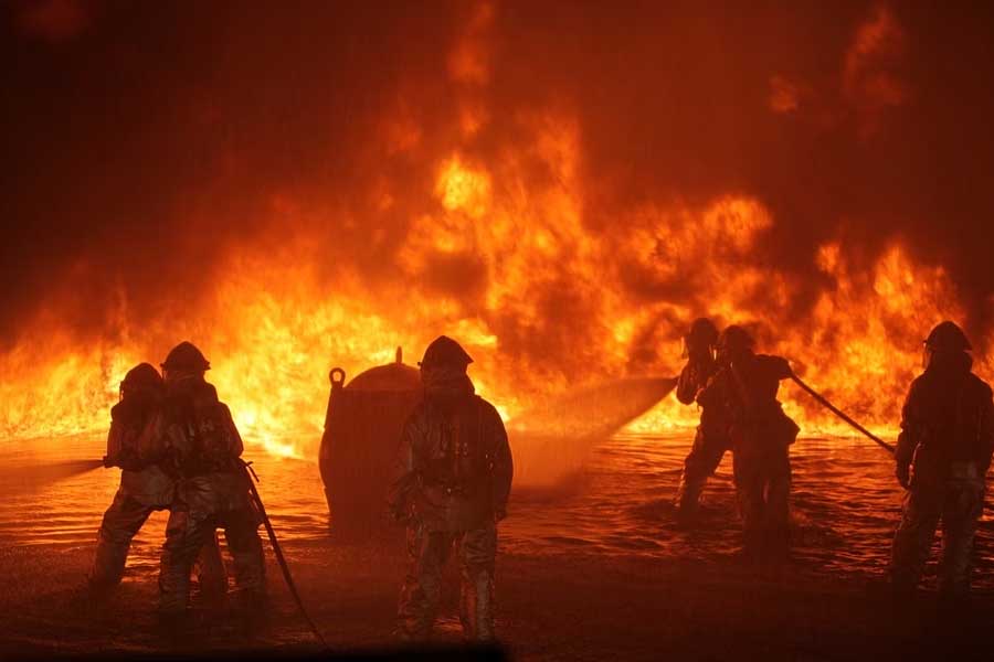 স্টেনোগ্রাফার জয়েস ব্ল্যাক বেঁচে যান আলস্যের কারণে। তিনি গির্জার সব থেকে কাছে থাকতেন। কিন্তু ওই দিন সন্ধ্যায় খুব ঠান্ডা থাকায় তিনি অনেক ক্ষণ লেপ মুড়ি দিয়ে শুয়েছিলেন। বিস্ফোরণের আওয়াজে তাঁর টনক নড়ে। বুঝতে পারেন যে, বরাত জোরে রক্ষা পেয়েছেন তিনি।