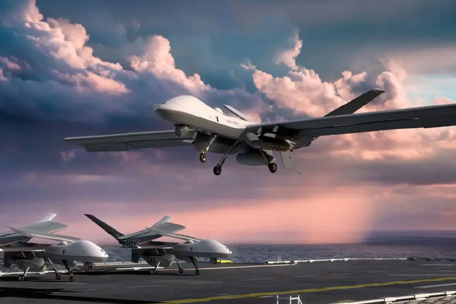 প্রসঙ্গত, ২০১৭ সালে প্রধানমন্ত্রী নরেন্দ্র মোদীর সঙ্গে আমেরিকা সফরের ঠিক আগে হোয়াইট হাউসের তৎকালীন বাসিন্দা ডোনাল্ড ট্রাম্প ভারতকে ২২টি এমকিউ সিরিজ়ের ড্রোন দেওয়ার সিদ্ধান্ত নিয়েছিলেন। 